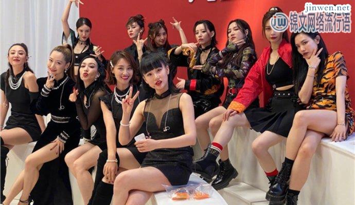 52岁的她却有着少女的“站姿”，《乘风破浪》给人太多的惊喜